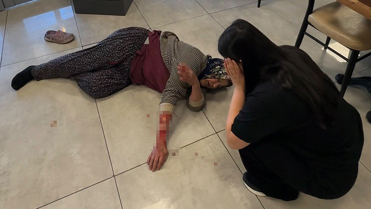 Afyonkarahisarda köpek saldırısında kadının kolu yaralandı Afyonkarahisarda köpek saldırısında kadının kolu yaralandı