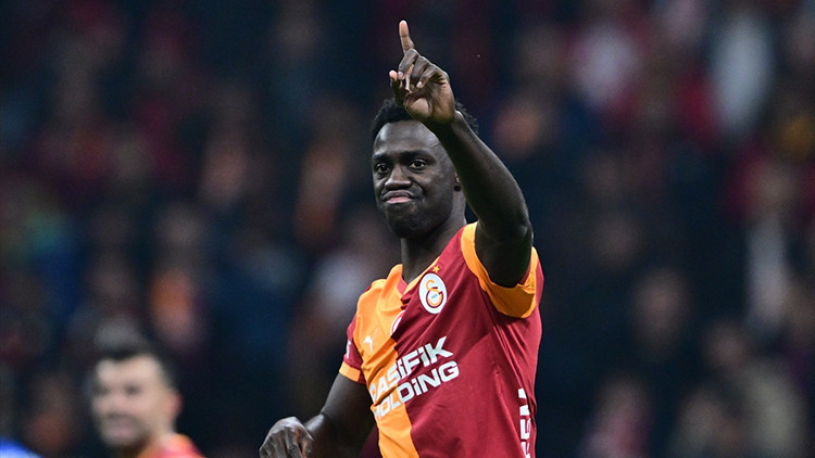 Galatasaraydan Davinson Sanchez kararı