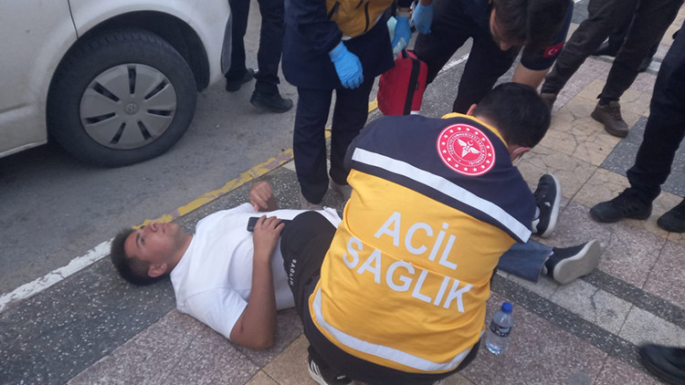 Yan baktın tartışmasında bıçakla yaralandı
