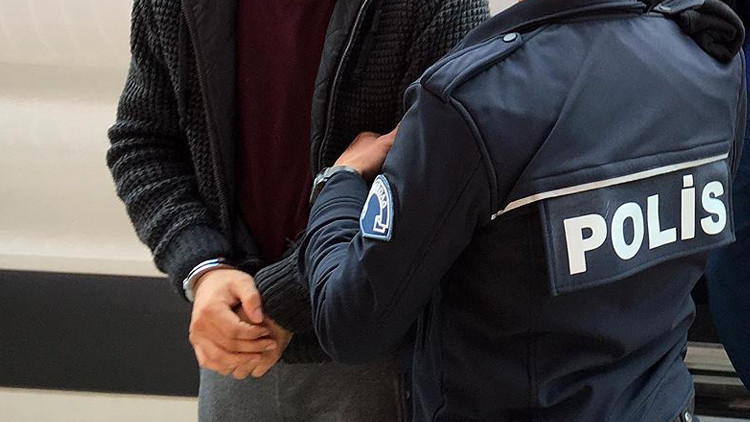 Göçmen kaçakçılığından aranan Iraklı şüpheli İstanbulda yakalandı Göçmen kaçakçılığından aranan Iraklı şüpheli İstanbulda yakalandı