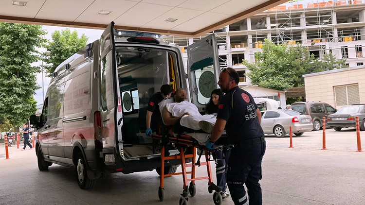 Bursa’da korkunç olay Sokakta tartıştığı eniştesini 7 yerinden bıçakladı Bursa’da korkunç olay Sokakta tartıştığı eniştesini 7 yerinden bıçakladı