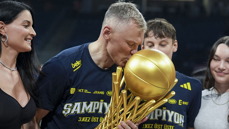 Sarunas Jasikevicius: Şampiyon olduğumuz için çok mutluyuz Sarunas Jasikevicius: Şampiyon olduğumuz için çok mutluyuz