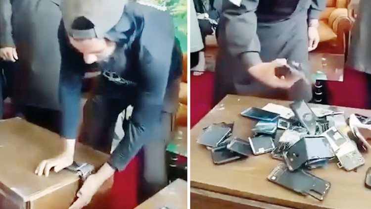 Taliban’dan memurlara akıllı telefon yasağı Taliban’dan memurlara akıllı telefon yasağı