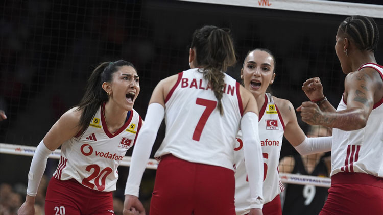 Filenin Sultanları 2-0dan geri döndü (Türkiye 3-2 Almanya voleybol maçı)
