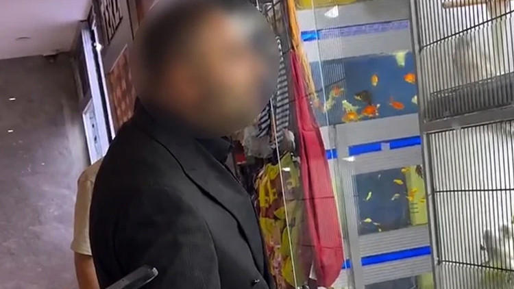 Ankara’da AVM’de denetim yaptığı izlenimi veren 6 kişi gözaltına alındı Ankara’da AVM’de denetim yaptığı izlenimi veren 6 kişi gözaltına alındı