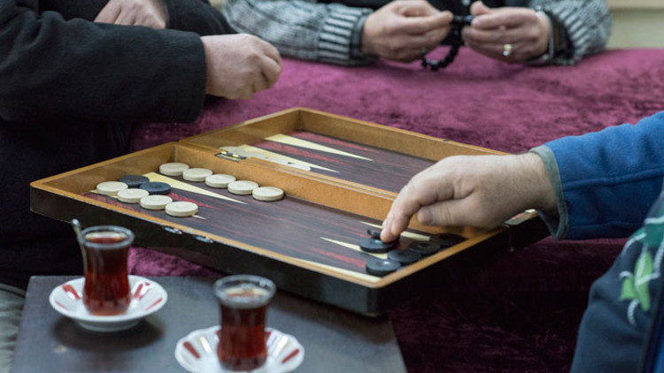 Yargıtay’dan tarihi karar Kahvehaneye giden eş ‘ağır kusurlu’ bulundu... Bu hüküm neleri değiştirecek