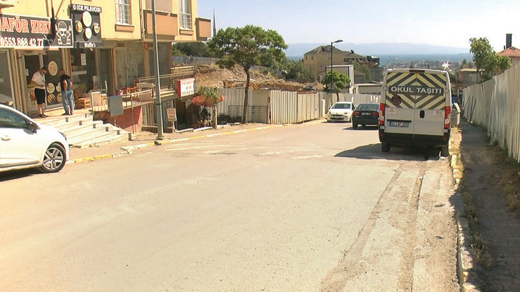  Lastikleri kestiler silah çektiler parayı çaldılar