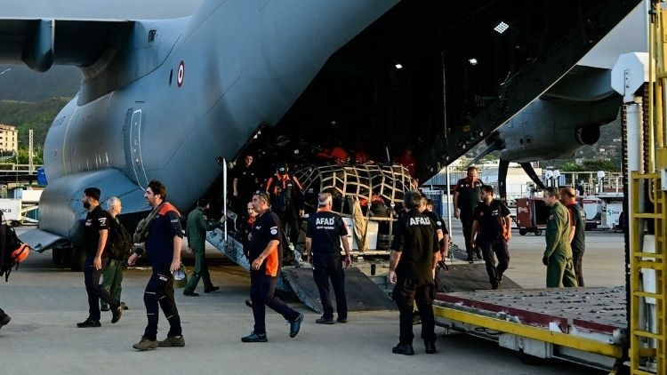 Türkiye’den yola çıkan arama kurtarma ekipleri Venezuela’da Türkiye’den yola çıkan arama kurtarma ekipleri Venezuela’da