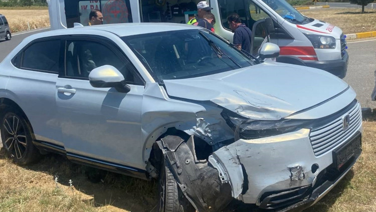 Uşakta cip ile otomobilin çarpışması sonucu 6 kişi yaralandı