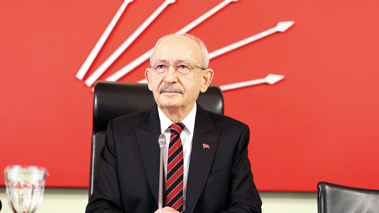 CHP’de 26 il başkanı görevden alındı