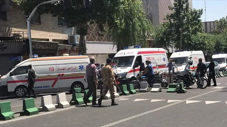 İranda terör saldırısı: 1 polis hayatını kaybetti