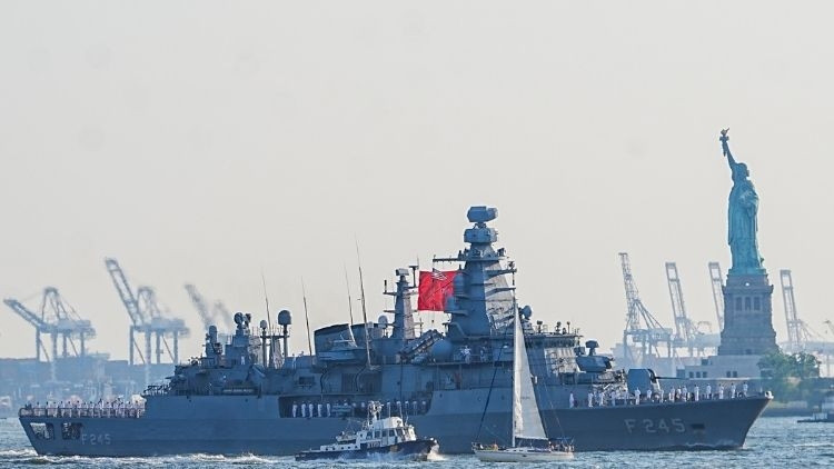 TCG Oruçreis, New York Limanına demirledi