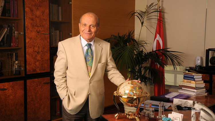 Eğitimci Fahamettin Akıngüç 100 yaşında hayatını kaybetti