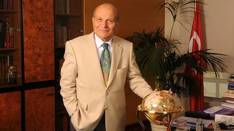 Eğitimci Fahamettin Akıngüç 100 yaşında hayatını kaybetti