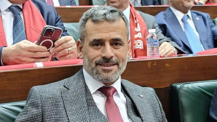 Afyonkarahisar’da belediye başkanı evinin önünde hedef alındı Oğlu arbedede bıçakla yaralandı Afyonkarahisar’da belediye başkanı evinin önünde hedef alındı Oğlu arbedede bıçakla yaralandı