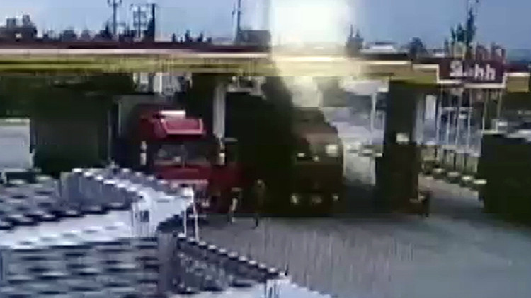 Mersinde iki TIRın çarpıştığı kazada can kaybı 2ye yükseldi Mersinde iki TIRın çarpıştığı kazada can kaybı 2ye yükseldi