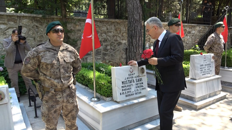 Bursa’da 15 Temmuz etkinlikleri şehitlik ziyaretiyle başladı