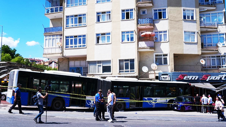 Ankara otobüs sürücünün kontrolünden çıkarak iş yerine girdi