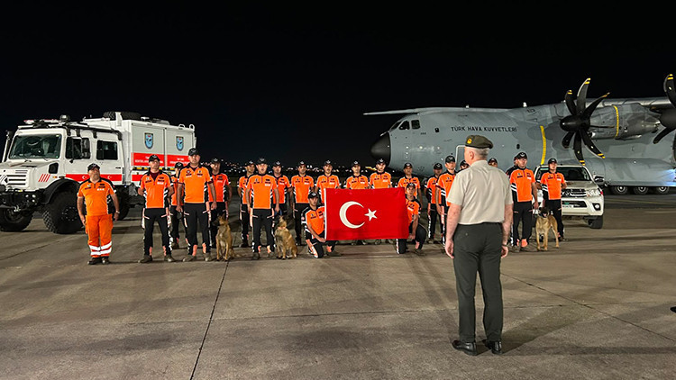 Hiç yorulmayan Türkler | Venezueladaki arama kurtarma ekipleri yurda döndü
