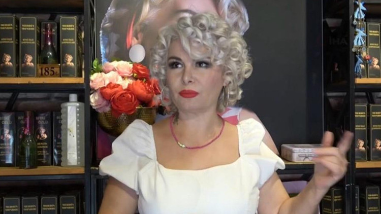 Mardinli Marilyn Monroe, 15 Temmuz paylaşımları nedeniyle tutuklandı Mardinli Marilyn Monroe, 15 Temmuz paylaşımları nedeniyle tutuklandı