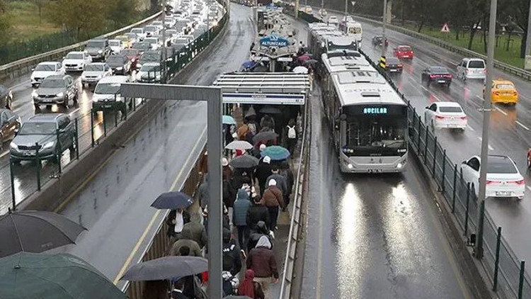 İstanbulda toplu ulaşıma yüzde 10 zam Mavi kart, Marmaray, okul servis ücretleri... İşte yeni fiyatlar