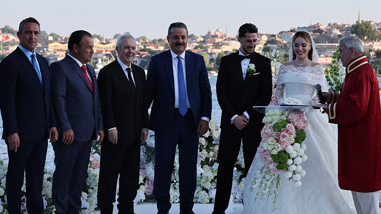İsmail Yüksek, dünyaevine girdi