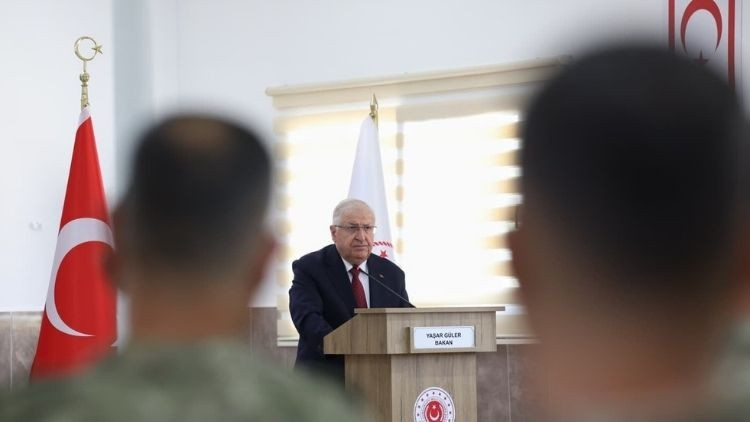 Bakan Güler, KKTCde Mehmetçik ile bir araya geldi