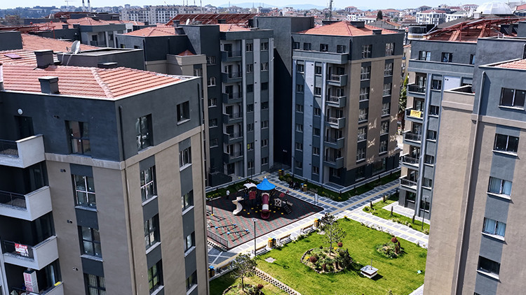 İstanbul’da yüzlerce aile yeni evine kavuştu Bakan Kurum görüntüleri paylaştı