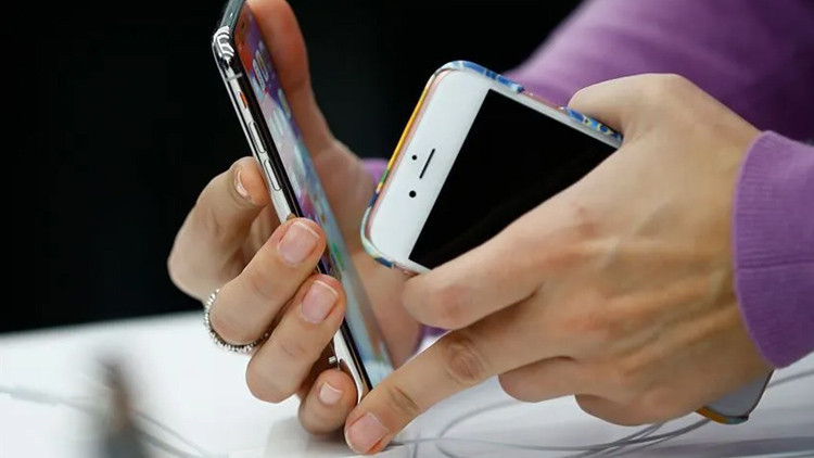 Çekya’da okullarda cep telefonu yasaklanıyor