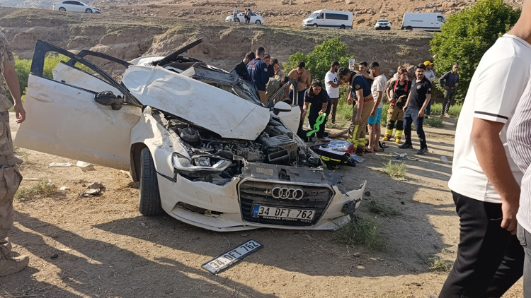 Şırnakta otomobil şarampole devrildi: 4 ağır yaralı