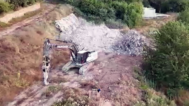 Grand Kartal Otel sahibine ait lüks otel inşaatındaki kaçak yapı yıkıldı