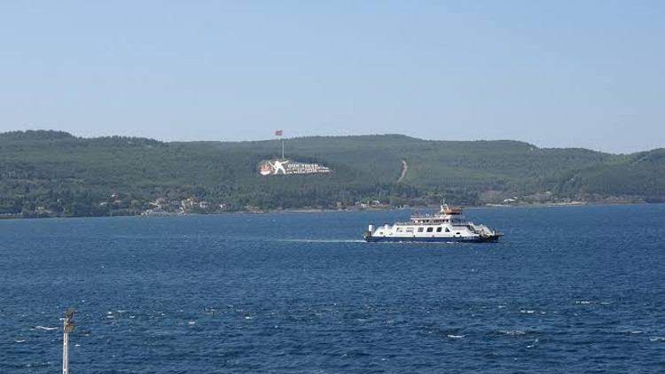 Çanakkale Boğazında yük gemisi karaya oturdu... Boğaz trafiğe kapatıldı