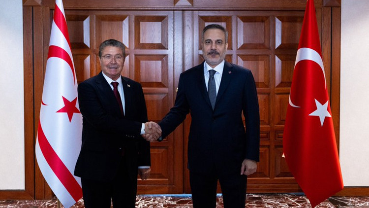 Dışişleri Bakanı Hakan Fidan, KKTC Başbakanı Üstel ile görüştü