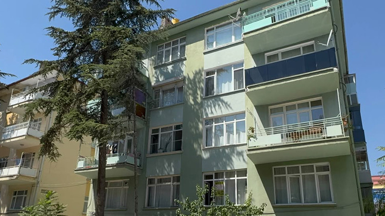  Kiracı, yöneticiyi bıçakladı