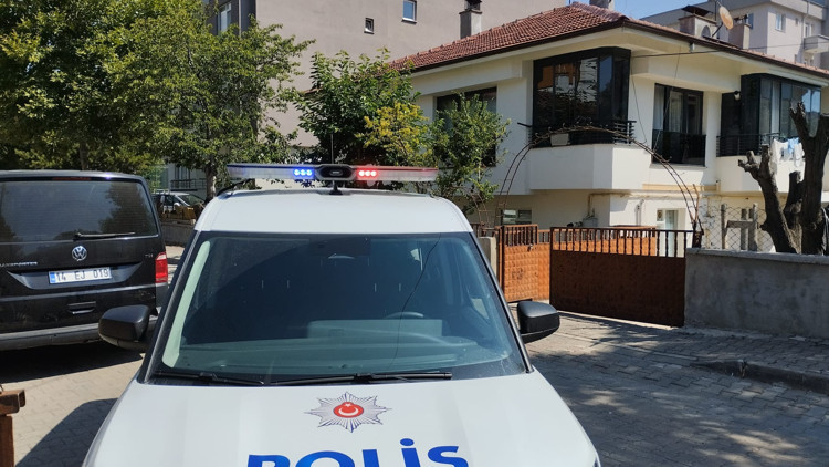 Balkondan düşüp yaralandı