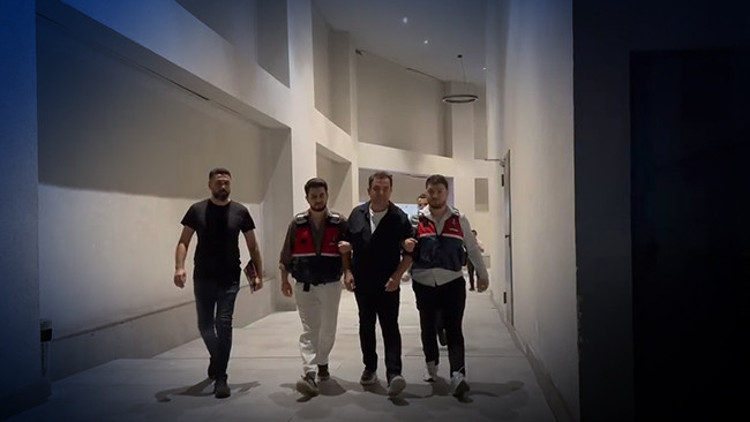 Gazeteci Tahir Sarıkaya adliyeye sevk edildi Gazeteci Tahir Sarıkaya adliyeye sevk edildi