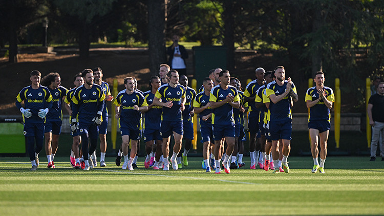 Fenerbahçe, Sturm Graz maçı öncesi son antrenmanını taraftara açık yaptı