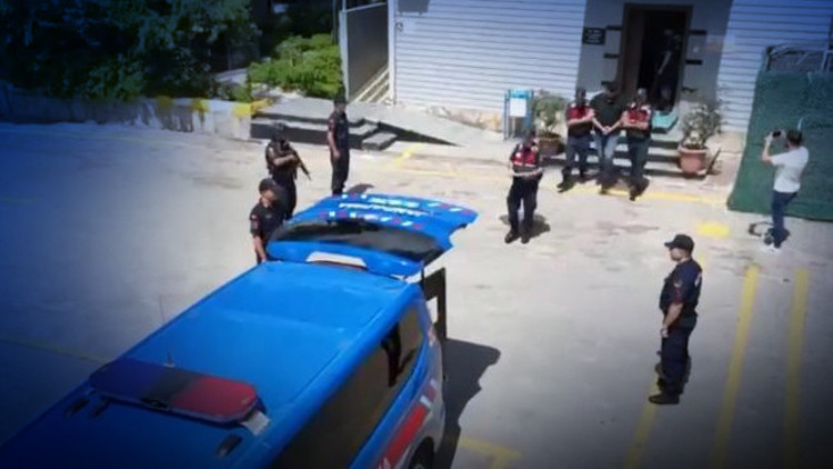 İstanbulda zehir tacirlerine operasyon: 2 tutuklama