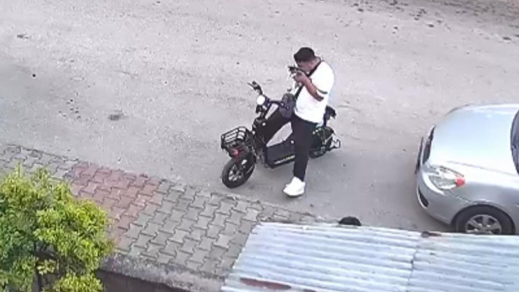 Yavru kediyi öpüp, boğan otizmli serbest bırakıldı Yavru kediyi öpüp, boğan otizmli serbest bırakıldı
