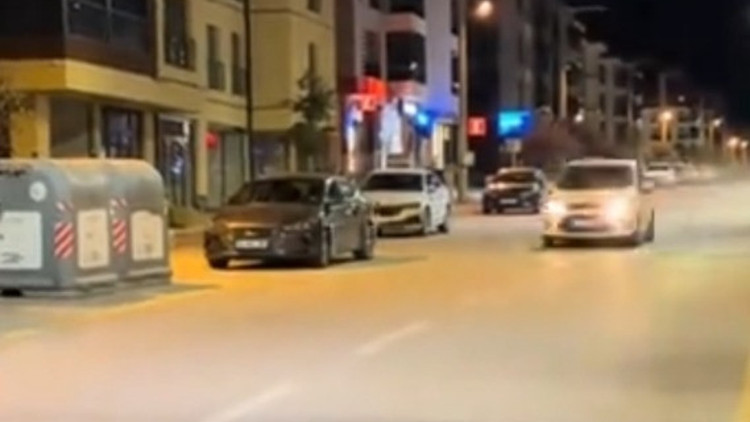 Tehlikeli araç kullanan sürücü ile otomobilin sahibine 24 bin 258 lira ceza Tehlikeli araç kullanan sürücü ile otomobilin sahibine 24 bin 258 lira ceza