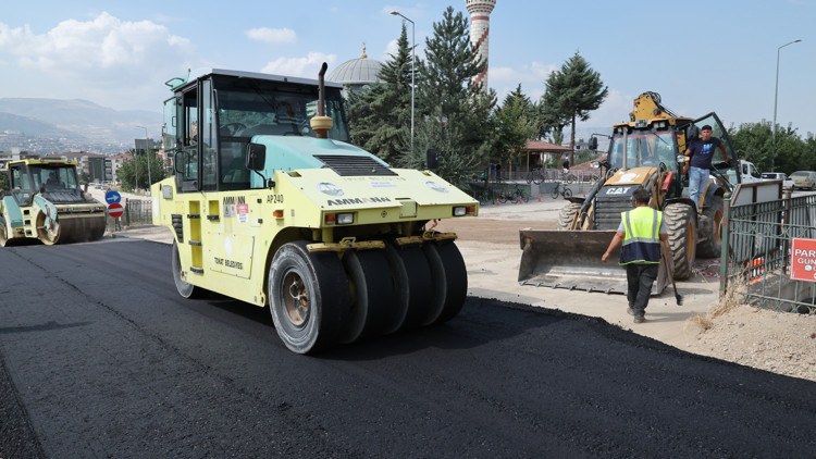 Tokat’ın Fidanlık Caddesi’ndeki asfalt çalışmalarında sona gelindi Tokat’ın Fidanlık Caddesi’ndeki asfalt çalışmalarında sona gelindi