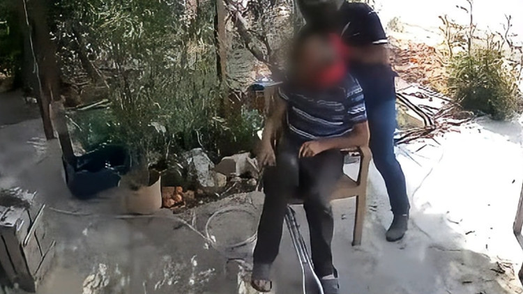 Kasklı şüphelinin darbettiği engelli, 17 gün sonra yaşam mücadelesini kaybetti
