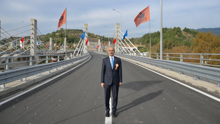 Bakan Uraloğlu: 24 yılda 4272 köprü inşa ettik