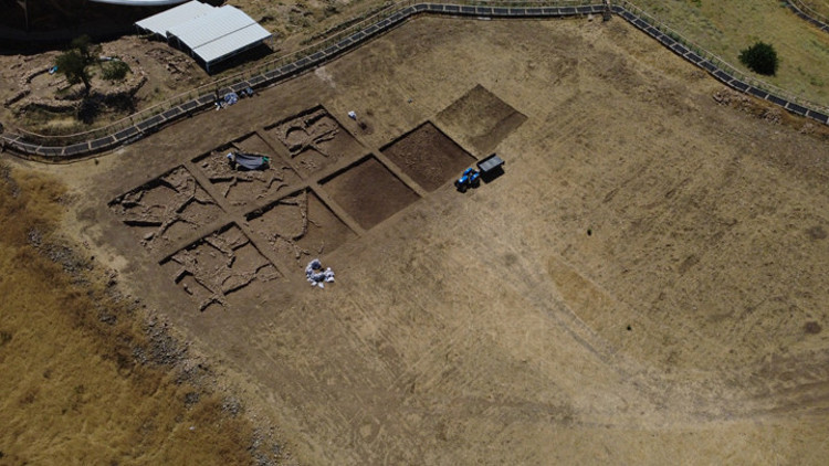Göbeklitepe’nin kuzeyinde ilk kazı... 80’e 70 metrelik yeni alanda tarihin izleri aranıyor Göbeklitepe’nin kuzeyinde ilk kazı... 80’e 70 metrelik yeni alanda tarihin izleri aranıyor