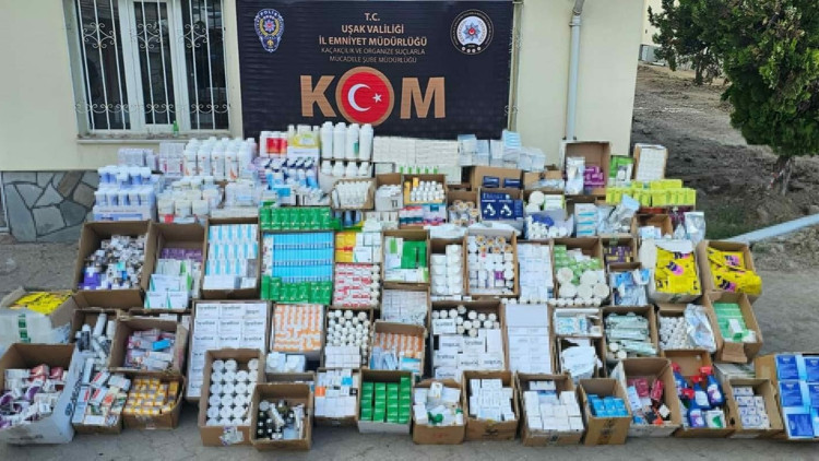 Uşakta 5 bin 958 kutu tarihi geçmiş hayvansal ilaç ele geçirildi Uşakta 5 bin 958 kutu tarihi geçmiş hayvansal ilaç ele geçirildi