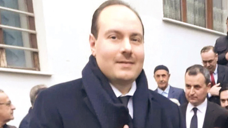 Gizli bölmeye saklanmış Gizli bölmeye saklanmış