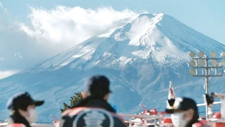 Japon baba oğlunu dağda yalnız bıraktı Japon baba oğlunu dağda yalnız bıraktı