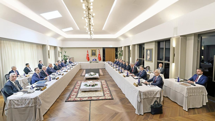 Ahlat’taki kabine’den çarpıcı mesajlar: Kanlı senaryolara müsaade etmeyiz