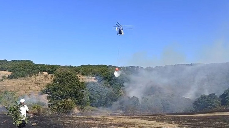 Bursada orman yangını Alevlere havadan ve karadan müdahale ediliyor Bursada orman yangını Alevlere havadan ve karadan müdahale ediliyor