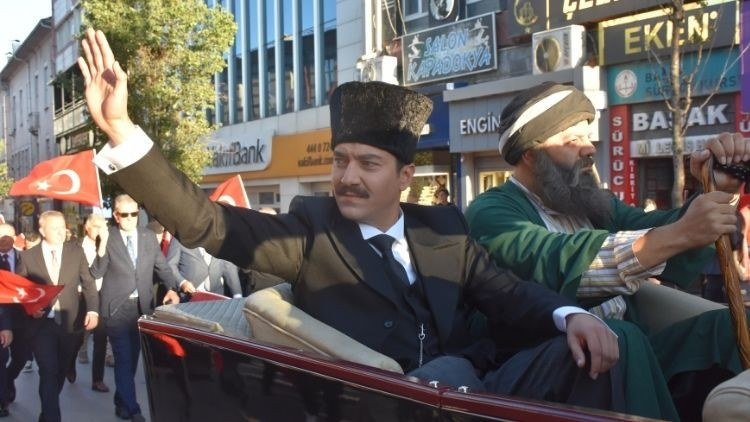 Atatürkün Sivasa gelişi temsili olarak canlandırıldı Atatürkün Sivasa gelişi temsili olarak canlandırıldı